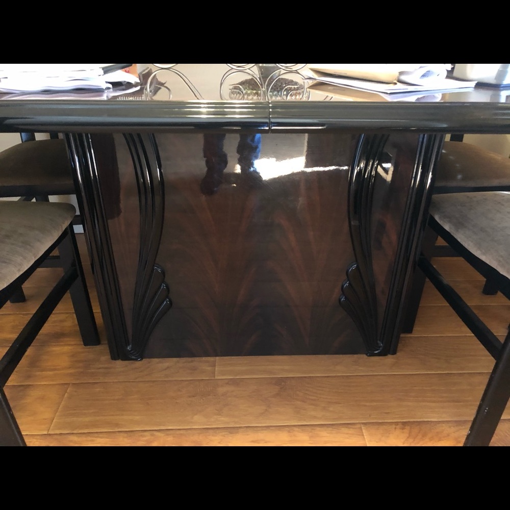 Dining table - Picture 2 of 6